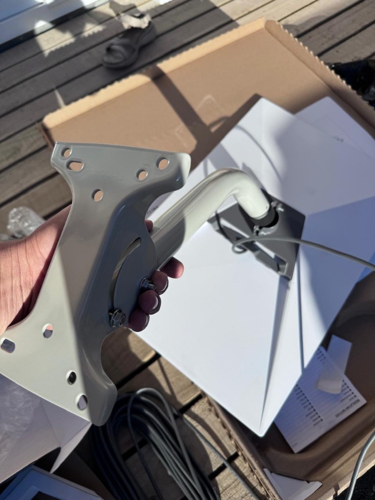 Antena satelital para telecomunicaciones